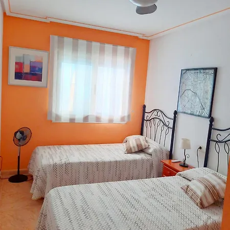 ホームステイ Luminoso ラルファス・デル・ピ